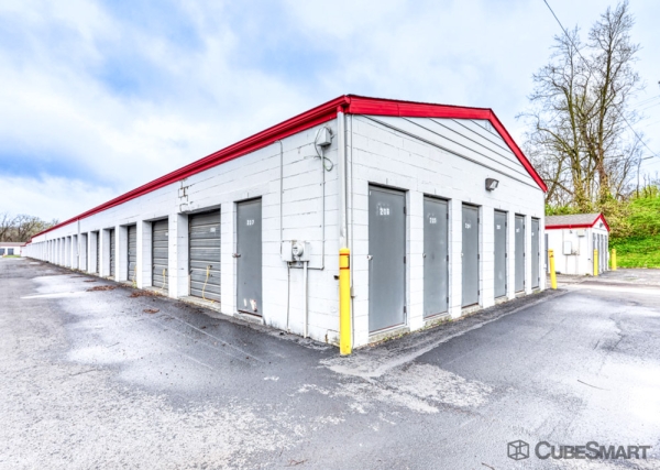 Facility photo: //images.sparefoot.com/medium/235088688f1c7b6c986.jpg