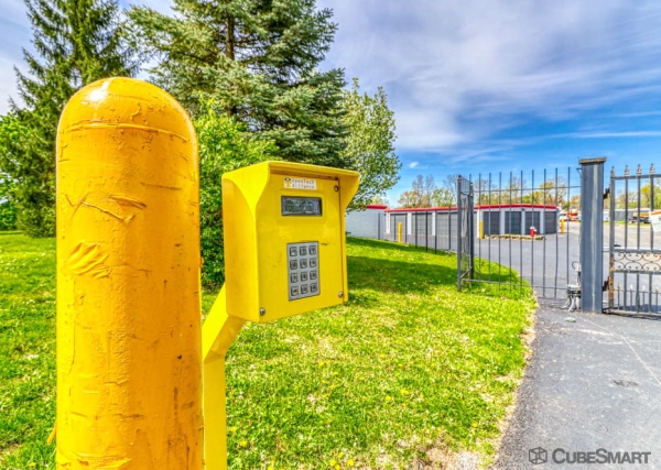 Facility photo: //images.sparefoot.com/medium/235089693d37df61f19.jpg