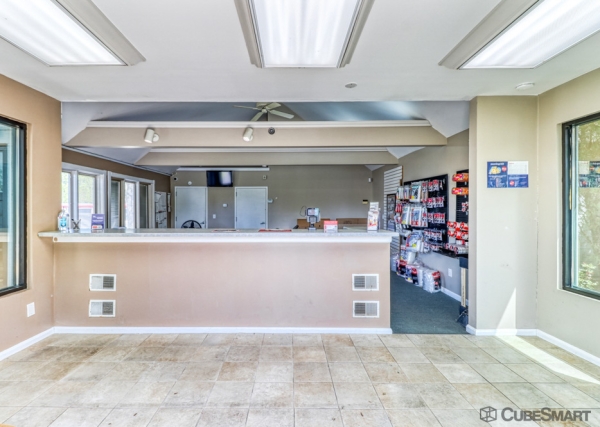 Facility photo: //images.sparefoot.com/medium/235089695f7d99e8293.jpg