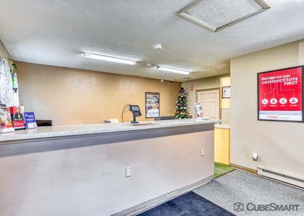 Facility photo: //images.sparefoot.com/medium/235090688c788c72e87.jpg