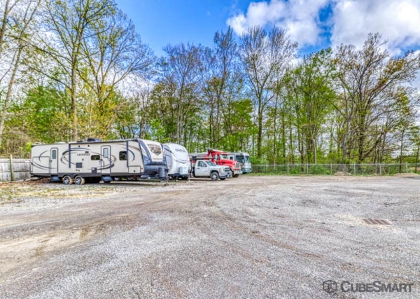 Facility photo: //images.sparefoot.com/medium/235093686f845b1aa53.jpg