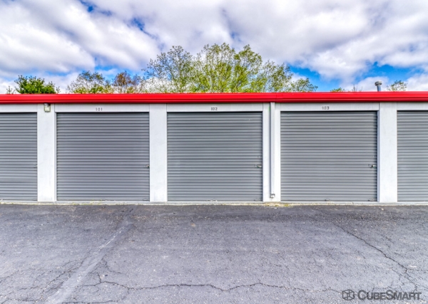 Facility photo: //images.sparefoot.com/medium/2350946960bd533644a.jpg