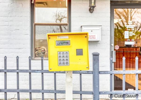 Facility photo: //images.sparefoot.com/medium/23509569427a0562ceb.jpg