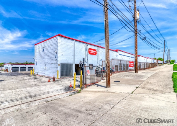 Storage Units at CubeSmart Self Storage TX Dallas Samuell Blvd - 4311 Samuell Boulevard