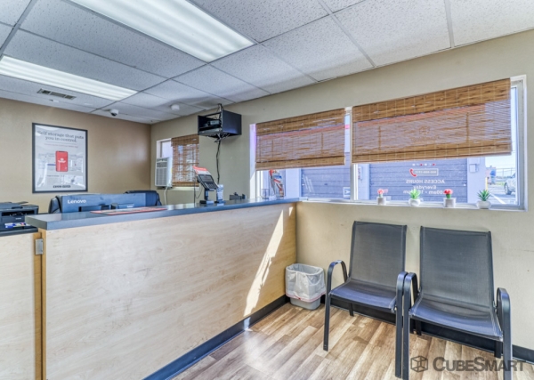 Facility photo: //images.sparefoot.com/medium/235104686f8d8bcf413.jpg
