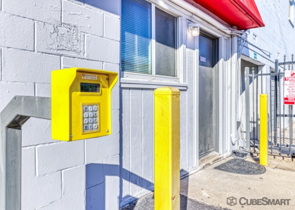 Facility photo: //images.sparefoot.com/medium/235104686f8d8eef5d1.jpg