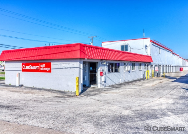Facility photo: //images.sparefoot.com/medium/235104688c7da0013bd.jpg