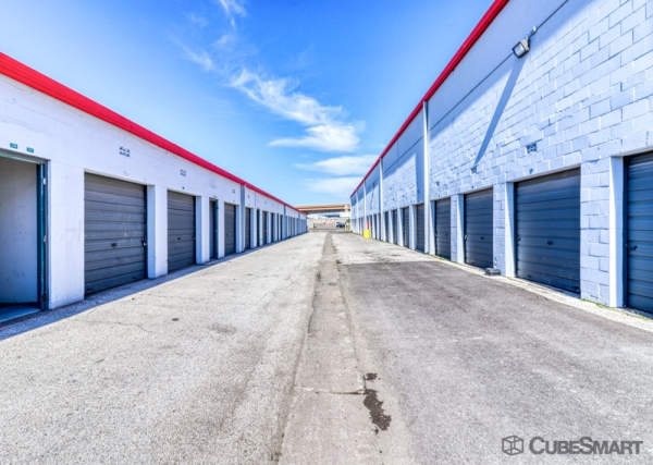 Facility photo: //images.sparefoot.com/medium/2351056866412d98aaa.jpg