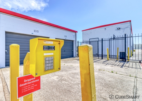 Facility photo: //images.sparefoot.com/medium/23510568948bfa4cfd8.jpg