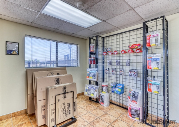 Facility photo: //images.sparefoot.com/medium/235107686f935c2ce8a.jpg