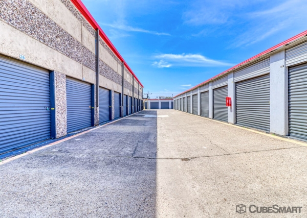 Facility photo: //images.sparefoot.com/medium/235107686f935d3e0a3.jpg