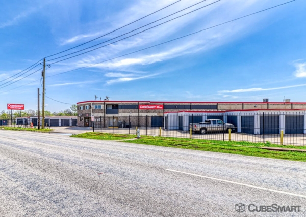 Facility photo: //images.sparefoot.com/medium/23510768907418e9d9d.jpg