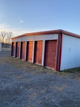 Facility photo: //images.sparefoot.com/medium/23513665ea14277b0c8.jpg