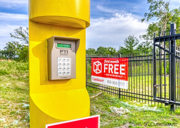 Facility photo: //images.sparefoot.com/medium/235180693d3077774be.jpg