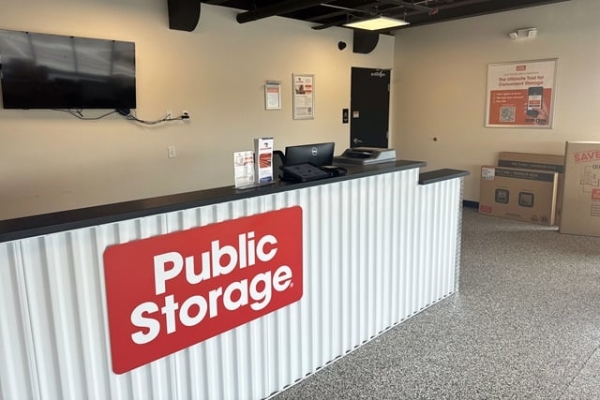 Facility photo: //images.sparefoot.com/medium/23518169e235eb8026e.jpg