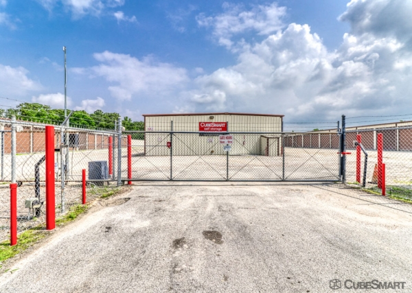 Facility photo: //images.sparefoot.com/medium/2352166883531de0b36.jpg