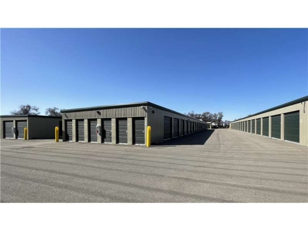 Facility photo: //images.sparefoot.com/medium/2352566904ffc47472f.jpg