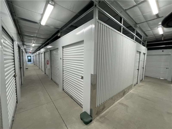 Facility photo: //images.sparefoot.com/medium/2352566904ffc56a75f.jpg