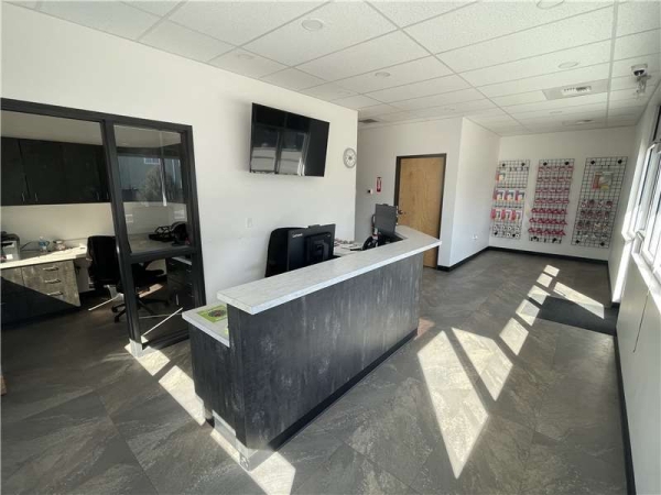 Facility photo: //images.sparefoot.com/medium/2352566904ffc6f1b1f.jpg