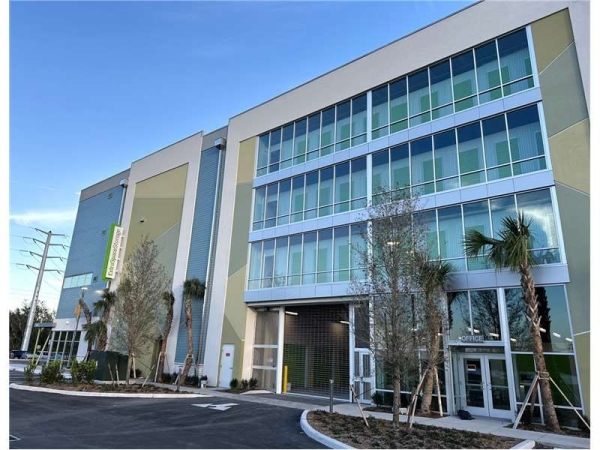 Facility photo: //images.sparefoot.com/medium/235259679a52a023aa6.jpg