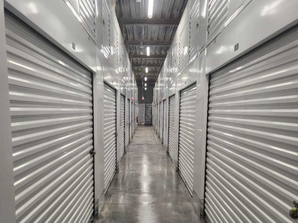 Facility photo: //images.sparefoot.com/medium/235259679a52a1a52fa.jpg