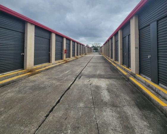 Facility photo: //images.sparefoot.com/medium/23526769f5e86bab99e.jpg