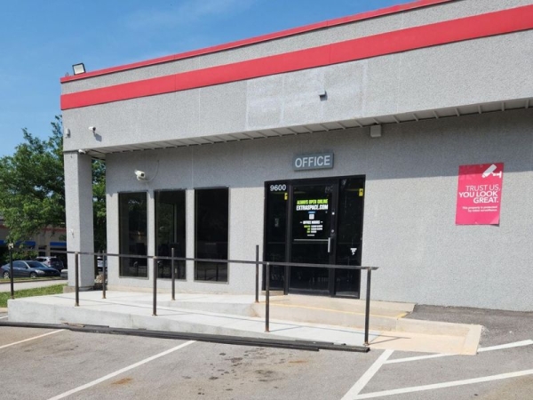 Facility photo: //images.sparefoot.com/medium/2352706904ff72bc73f.jpg