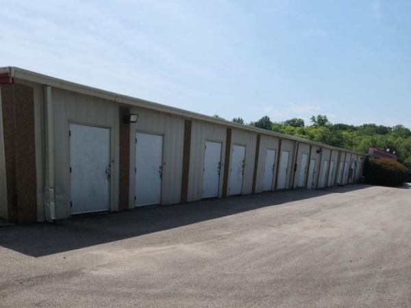 Facility photo: //images.sparefoot.com/medium/2352706904ff737e85d.jpg