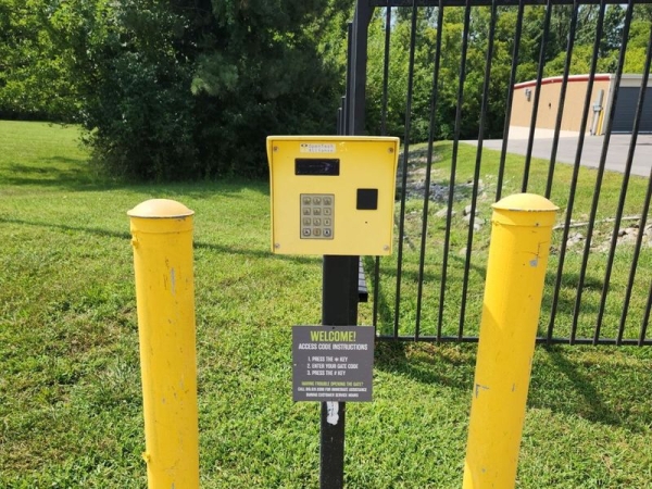 Facility photo: //images.sparefoot.com/medium/2352706904ff74f154b.jpg