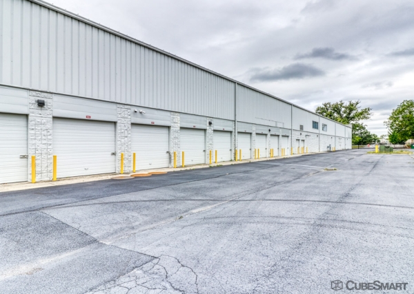 Facility photo: //images.sparefoot.com/medium/235296688c6c3fc347e.jpg