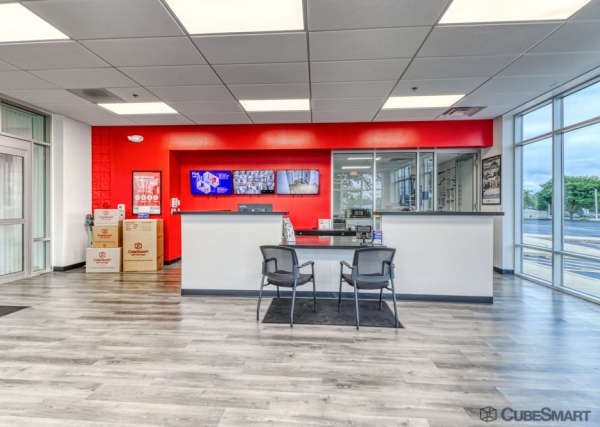 Facility photo: //images.sparefoot.com/medium/235296691ed8f8972c3.jpg