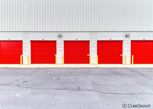 Facility photo: //images.sparefoot.com/medium/2352966971e39a474af.jpg