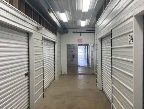 Facility photo: //images.sparefoot.com/medium/23533068c1af64ef6bc.png