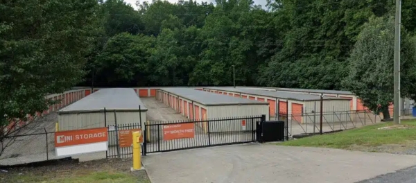 Facility photo: //images.sparefoot.com/medium/23533268dda14f953e4.jpg