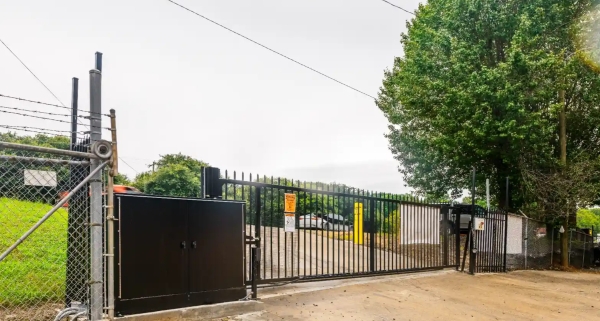 Facility photo: //images.sparefoot.com/medium/23533268dda151d6370.jpg