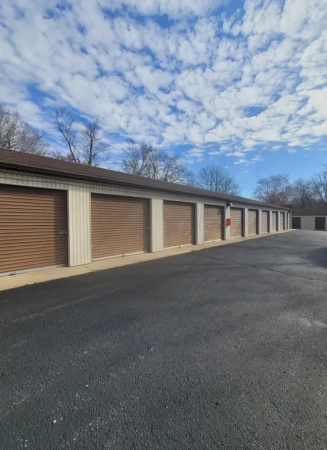 Facility photo: //images.sparefoot.com/medium/23533365fdd743ea95e.png