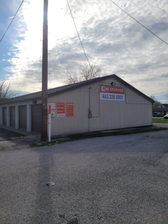 Facility photo: //images.sparefoot.com/medium/23533366305f9e936ce.jpeg
