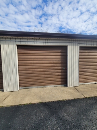 Facility photo: //images.sparefoot.com/medium/23533366305f9f93bf3.jpeg