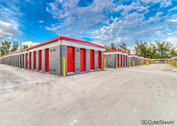 Facility photo: //images.sparefoot.com/medium/235371686f685e58003.jpg