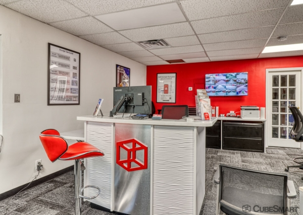 Facility photo: //images.sparefoot.com/medium/235371693a7ea002127.jpg