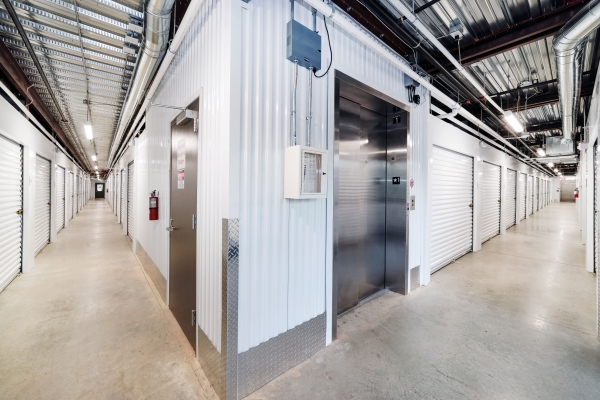 Facility photo: //images.sparefoot.com/medium/23540468adcb0978a65.jpg