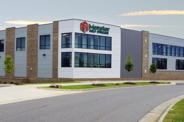 Facility photo: //images.sparefoot.com/medium/23540468adcb4debff4.jpg