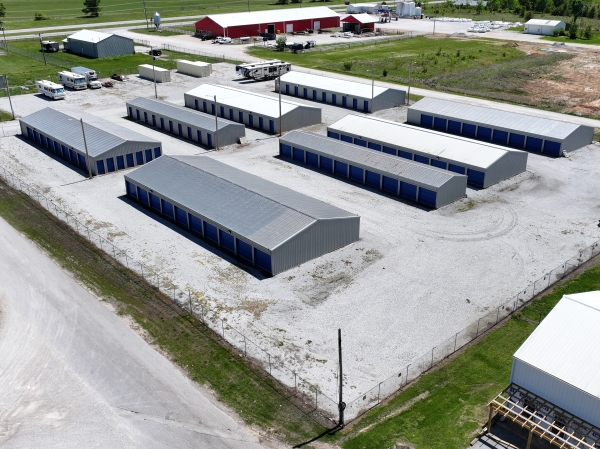 Facility photo: //images.sparefoot.com/medium/23543469ea62daad6ff.jpg