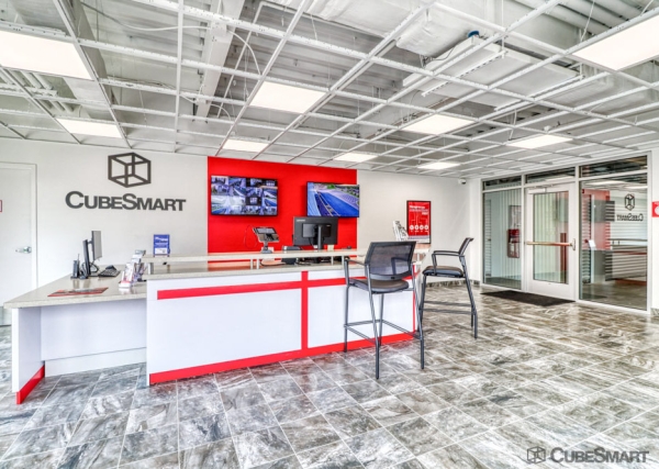 Facility photo: //images.sparefoot.com/medium/235446686f63e453f8f.jpg