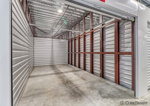 Facility photo: //images.sparefoot.com/medium/2354466a1939823c16f.jpg