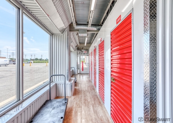 Facility photo: //images.sparefoot.com/medium/235447686f812f222f9.jpg