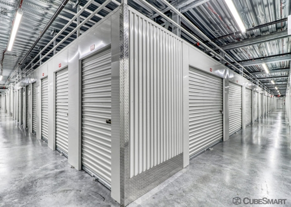 Facility photo: //images.sparefoot.com/medium/235455688b31fe42340.jpg