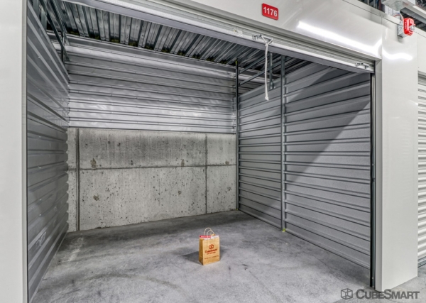 Facility photo: //images.sparefoot.com/medium/235455688f1e82f1446.jpg