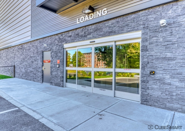 Facility photo: //images.sparefoot.com/medium/235455688f1e85799fc.jpg