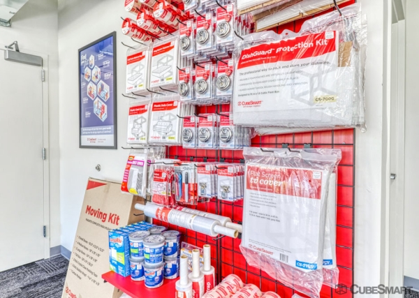 Facility photo: //images.sparefoot.com/medium/235455691ef3e159e43.jpg